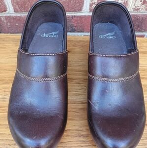 DANSKO SZ 40 SZ 9.5-10 PRIMA SIDE DIP STUDDED BLOCK HEEL SLIDE IN CLOGS SHOES